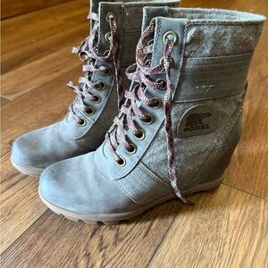 Sorel Women's Taupe Lace-Up Boots
